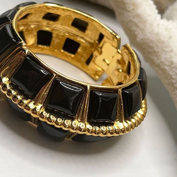 Kenneth Jay Lane Black Enamel Gold Hinged Bangle Bracelet - Picture 2 of 8